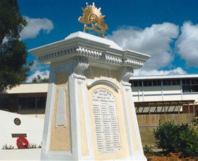 Beenleigh War Memorial - Hotel Accommodation 0