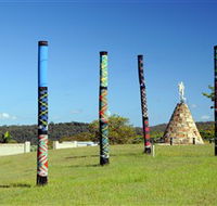 Maclean Tartan Power Poles - Hotel Accommodation