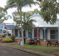 Laurieton Riverside Seafoods - Hotel Accommodation