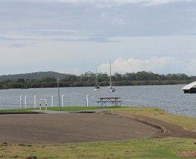 Laurieton Riverside Seafoods - Hotel Accommodation 2