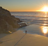 Little Bay Beach - Hotel Accommodation