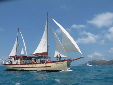 Adventure, Cruise, Dive And Outer Reef - Whitsundays Sailing Adventures - Hotel Accommodation 0