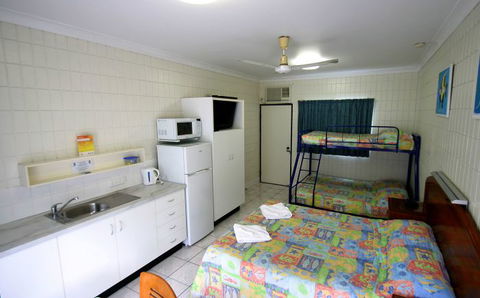 Tropical Palms Inn - Hotel Accommodation 2