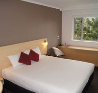 Ibis Sydney Olympic Park - Hotel Accommodation