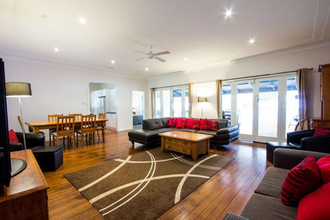 The Retreat Port Stephens - Hotel Accommodation 0