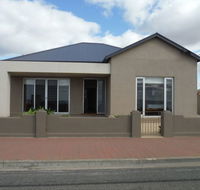 Stansbury Beach House - Hotel Accommodation