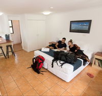 Base Airlie Beach Resort - Hotel Accommodation