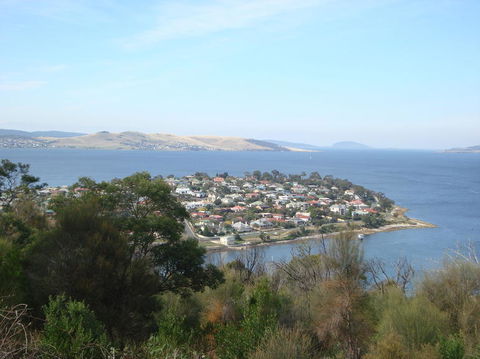 Hobart Half-Day Sightseeing Coach Tram Tour - Hotel Accommodation 15