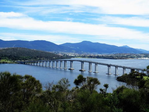 Hobart Half-Day Sightseeing Coach Tram Tour - Hotel Accommodation 4