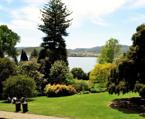 Hobart Half-Day Sightseeing Coach Tram Tour - Hotel Accommodation 6