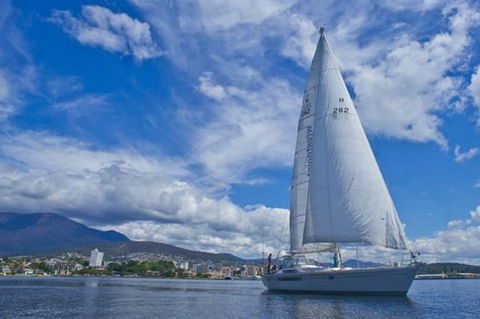 Half-Day Sailing On The Derwent River From Hobart - Hotel Accommodation 0
