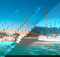 2 night Whitsunday Islands Cruise on New Horizon from Airlie Beach - Hotel Accommodation