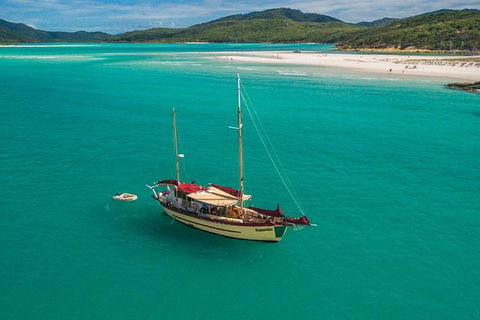 2-Day Whitsundays Sailing Adventure: Summertime - Hotel Accommodation 11