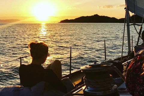 Magnetic Island Twilight Sailing Cruise - Hotel Accommodation 1