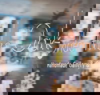 Under The Oak Handmade Gallery and Gifts - Hotel Accommodation