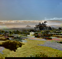 Glass House Mountains to Sunshine Coast Shores - Hotel Accommodation