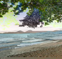 Holloways Beach - Hotel Accommodation