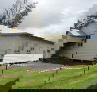 Wallarobba Memorial Hall - Hotel Accommodation