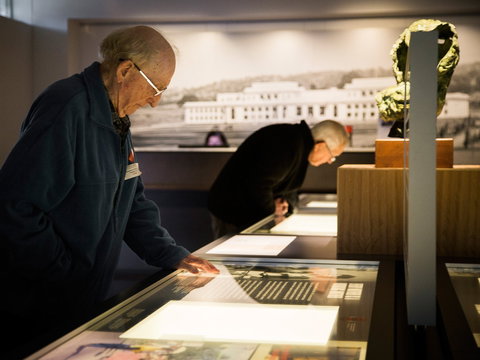 A Changing Australia: The Time Of Gough Whitlam - Hotel Accommodation 2