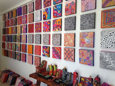 Bouddi Gallery - Contemporary Aboriginal Lifestyle Art - Hotel Accommodation 1