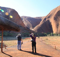 Kuniya walk to Mutitjulu Waterhole - Hotel Accommodation