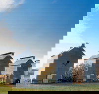 Myrtleford to Porepunkah 24km - Hotel Accommodation