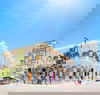 Perc Tucker Regional Gallery - Hotel Accommodation