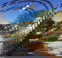 Anglican Community Cafe Limestone Art Gallery  Cornish Garden - Hotel Accommodation