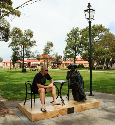 Gladstone Square - Hotel Accommodation 1