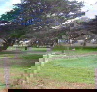 Old Cemetery Kingscote - Hotel Accommodation
