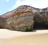 Shelley Caves - Hotel Accommodation