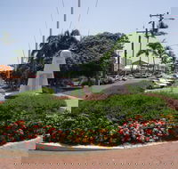 Yeppoon War Memorial - Hotel Accommodation