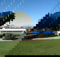 Oxley War Memorial - Hotel Accommodation