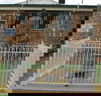 Soldier Statue Memorial Chinchilla - Hotel Accommodation