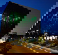 Tree of Knowledge Memorial - Hotel Accommodation