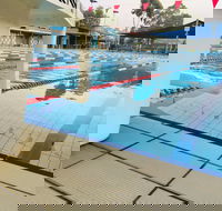 Werribee Outdoor Pool - Hotel Accommodation