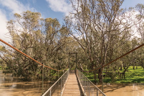 Lachlan River Swing Bridge - Hotel Accommodation 0