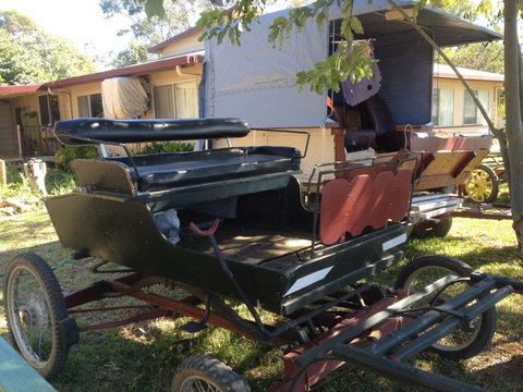 Mr And Mrs Behan Sulky Display - Hotel Accommodation 1