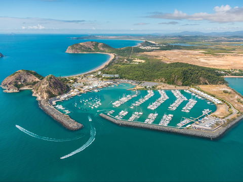 Rosslyn Bay - Hotel Accommodation 1