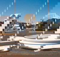 Cloncurry War Memorial - Hotel Accommodation