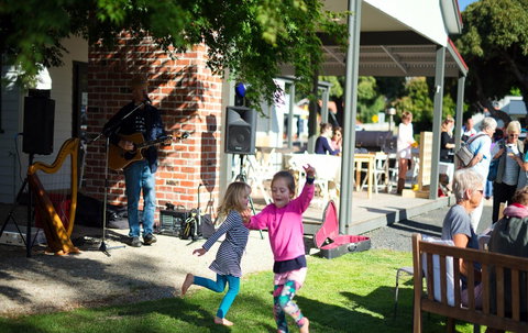 Meeniyan Square - Hotel Accommodation 1