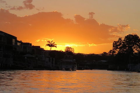 Romantic Gondola Dinner Cruise For Two - Hotel Accommodation 9
