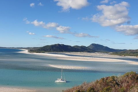 2-Night Whitsundays Sailing Cruise Incl. Whitehaven Beach & Great Barrier Reef - Hotel Accommodation 8