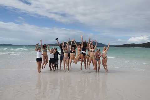 2-Night Whitsundays Sailing Cruise Incl. Whitehaven Beach & Great Barrier Reef - Hotel Accommodation 1