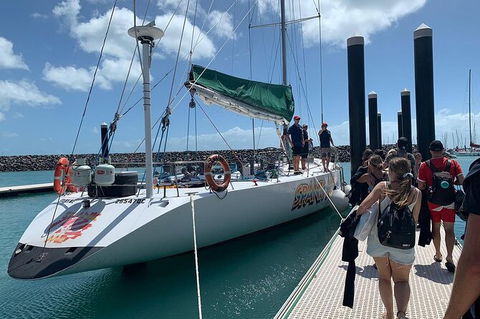 2-Night Whitsundays Sailing Cruise Incl. Whitehaven Beach & Great Barrier Reef - Hotel Accommodation 7
