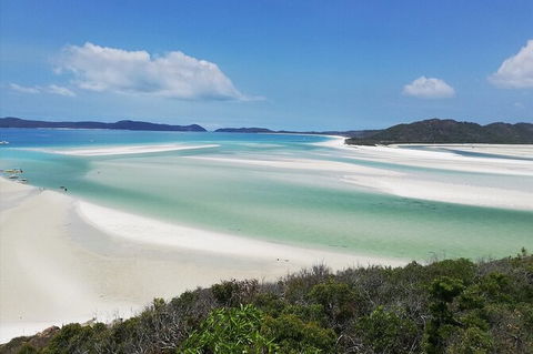 2-Night Whitsundays Sailing Cruise Incl. Whitehaven Beach & Great Barrier Reef - Hotel Accommodation 3