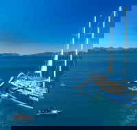 Day Sail the Whitsunday Islands on Atlantic Clipper from Airlie Beach - Hotel Accommodation