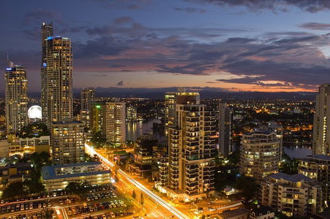Gold Coast Airport Transfers : Gold Coast City To Airport OOL In Luxury Car - Hotel Accommodation 5