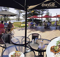 The Beach and Bush Gallery and Cafe - Hotel Accommodation