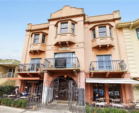 Dog's Bar Wine Bar, Restaurant & Arts Hub - Hotel Accommodation 0